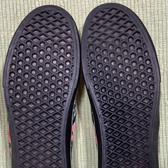 Yes We Vibe Unisex Blue Floral Canvas Slip On Sneaker Shoes SZ M 9 & W 10.5 NWOT - Picture 8 of 11